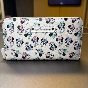 Disney‎ Minnie Mouse Zip Around Character Wallet With Wristlet New Without Tags